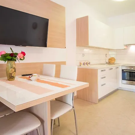 Apartman Iva Near The Sea