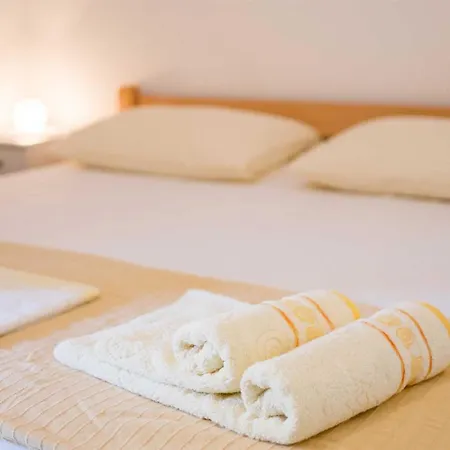 Apartman Iva Near The Sea