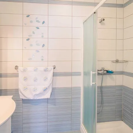 Apartman Iva Near The Sea