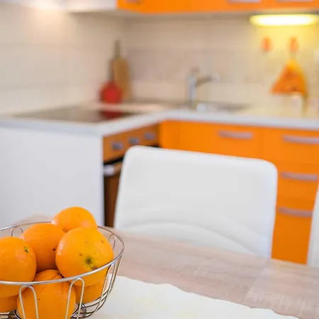 Apartman Iva Near The Sea *