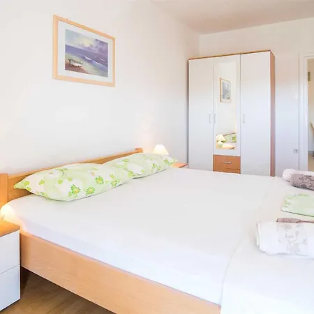 Iva Near The Sea Apartman Krk Town
